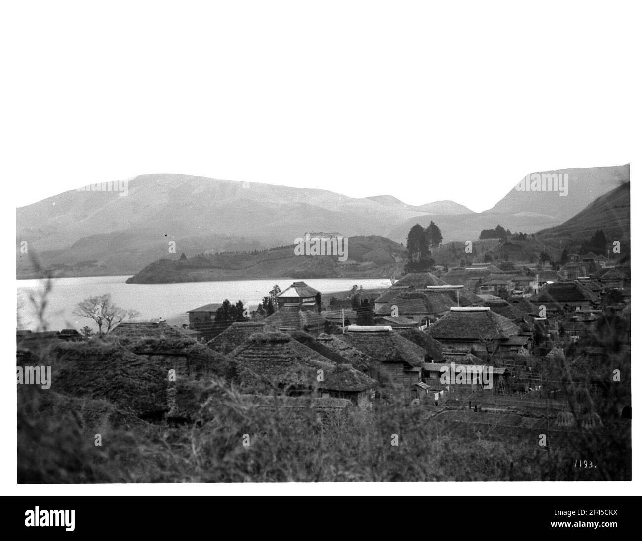 Vista sulle case della città di Hakone ad Ashi Lago Foto Stock