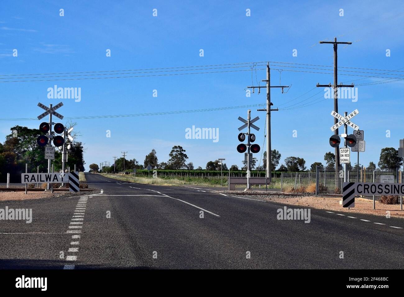 Australia, attraversamento ferroviario sulla Silver City Highway nel nuovo Galles del Sud Foto Stock