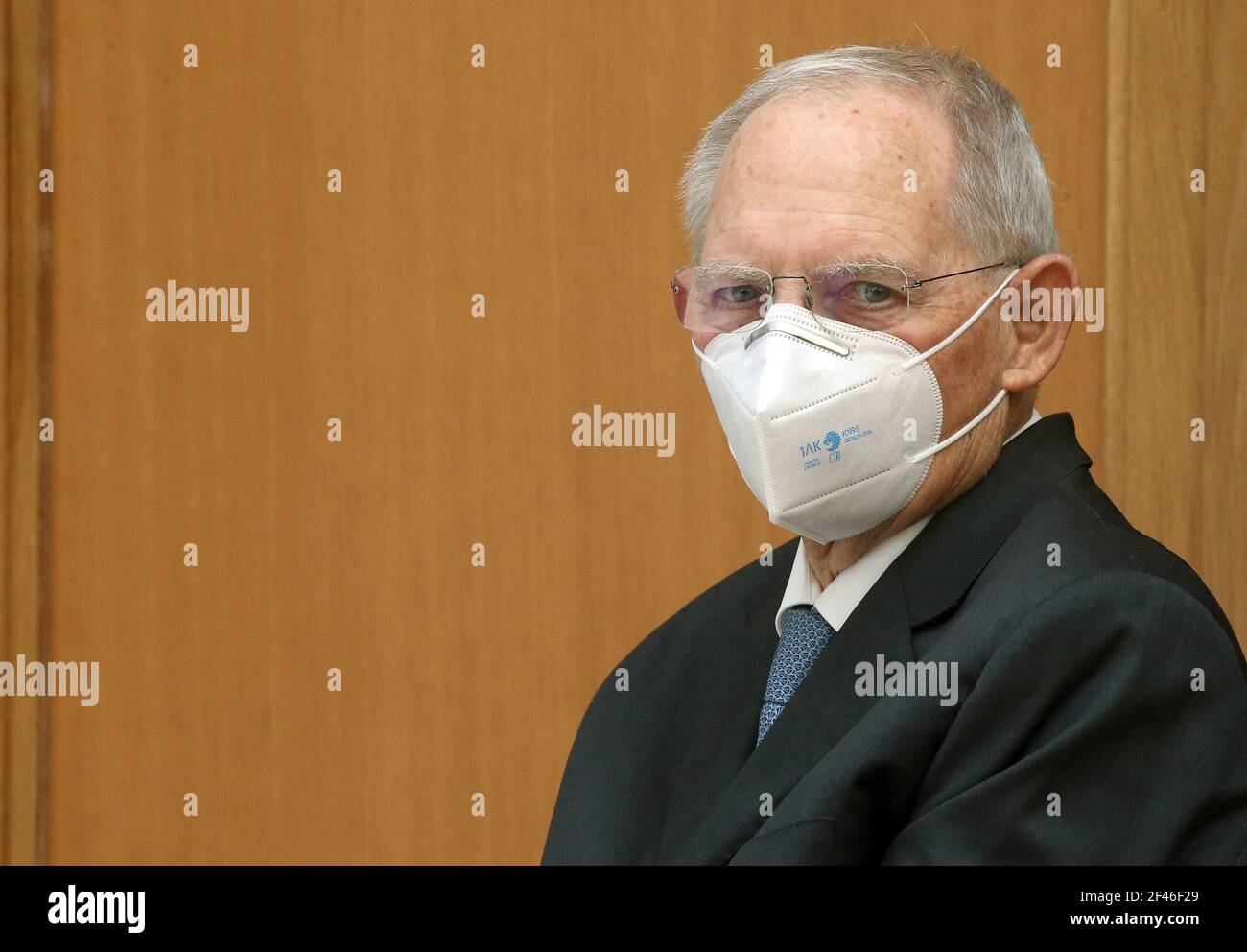 Berlino, Germania. 19 marzo 2021. Wolfgang Schäuble (CDU), presidente del Bundestag, partecipa a una presentazione online del gruppo di esperti scientifici sulla politica estera dei cittadini presso lo Stiftung Robert Bosch. Nel Consiglio dei cittadini "il ruolo della Germania nel mondo", circa 160 persone provenienti da tutta la Germania hanno elaborato raccomandazioni sulla politica estera in dieci sessioni online. Credit: Wolfgang Kumm/dpa/Alamy Live News Foto Stock