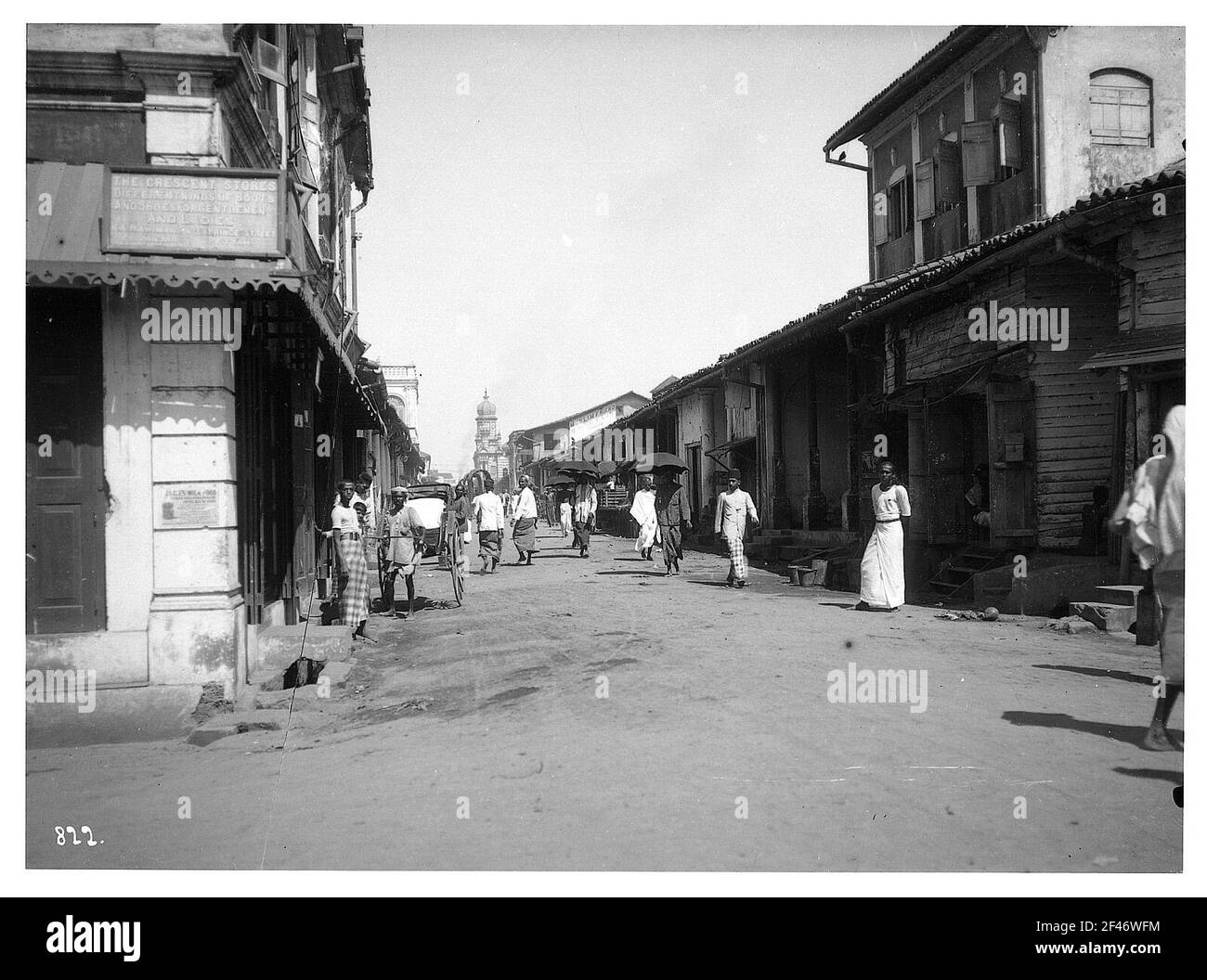Colombo (Sri Lanka). Strada a pieno carico con rickeller e passanti Foto Stock