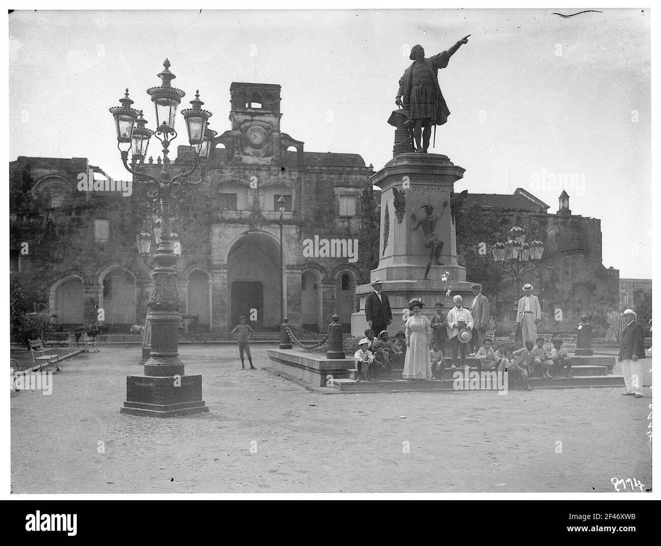 Santo Domingo, Repubblica Dominicana, Piazza Colombo. Cattedrale con monumento a Colombo Foto Stock