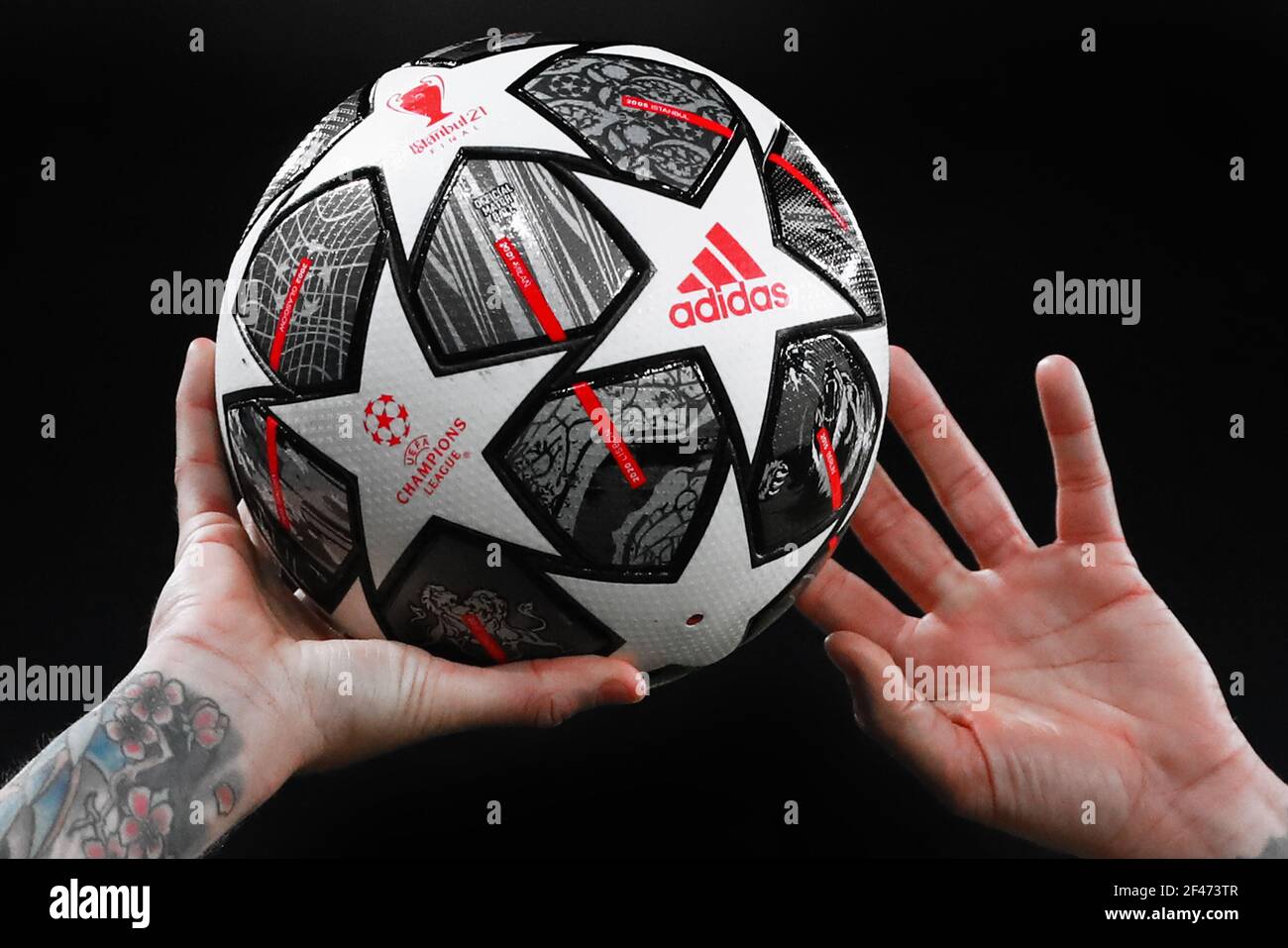 Official Adidas Istanbul 21Finale match ball - Chelsea v Atletico Madrid, UEFA Champions League - Round of 16 Second leg, Stamford Bridge, London, UK - 17 marzo 2021 solo per uso editoriale Foto Stock