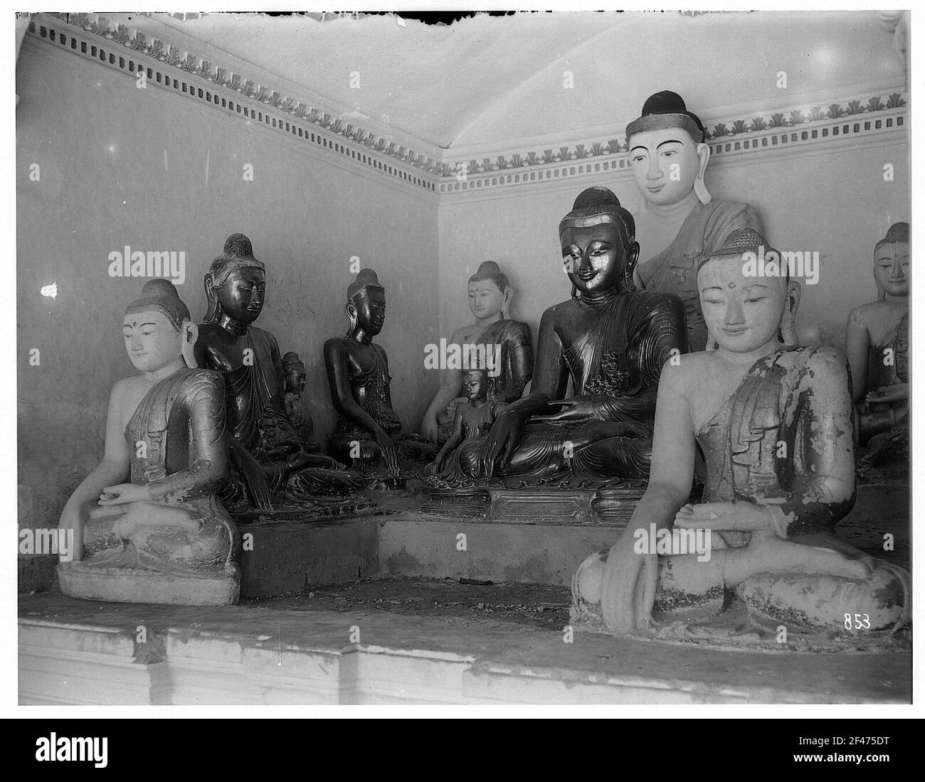 Rangonn, Birmania. Buddhstatuen in un tempio o in una pagoda Foto Stock