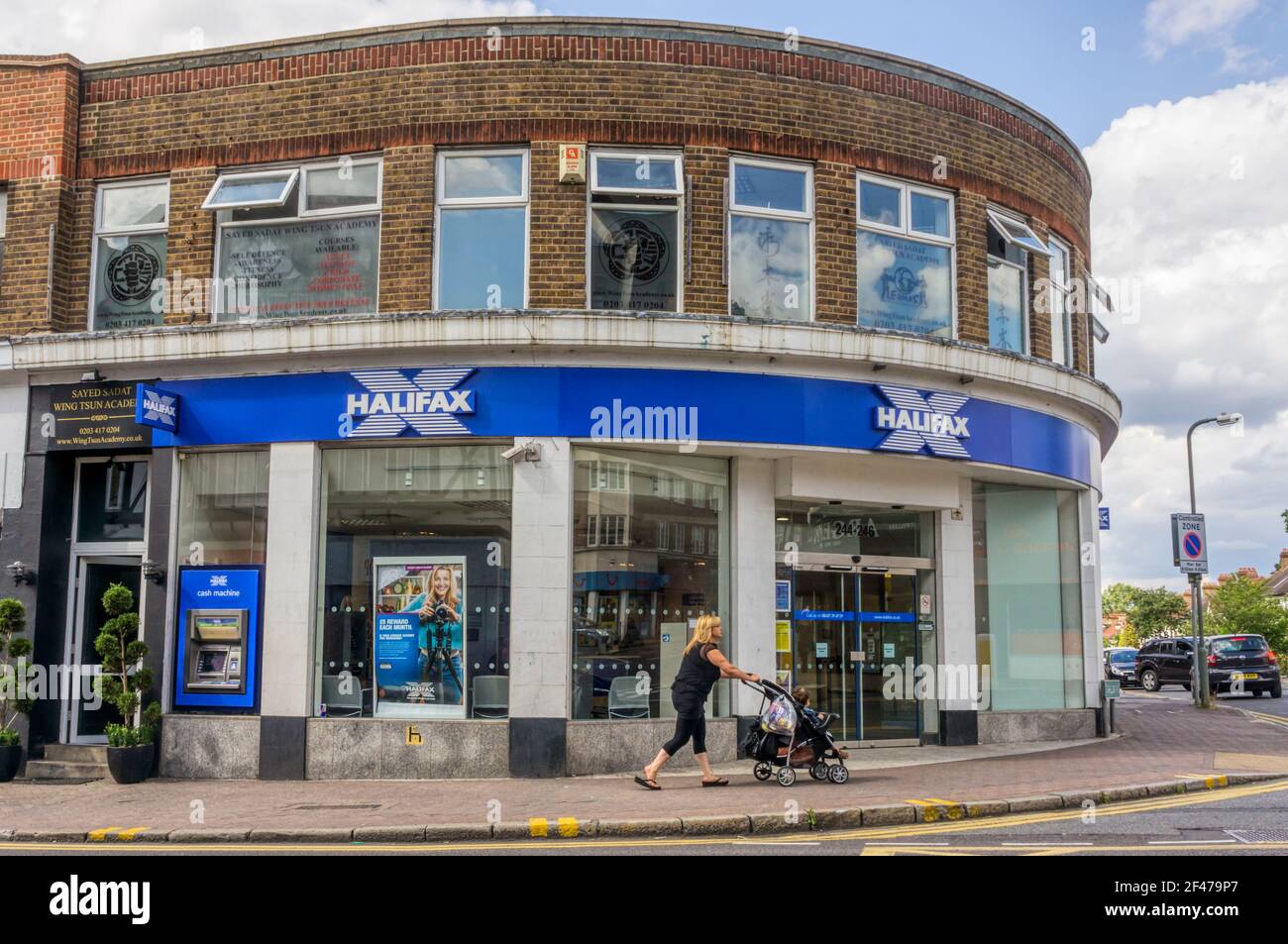 Una filiale della banca Halifax, precedentemente la Halifax Building Society. A Bromley, a sud di Londra. Foto Stock