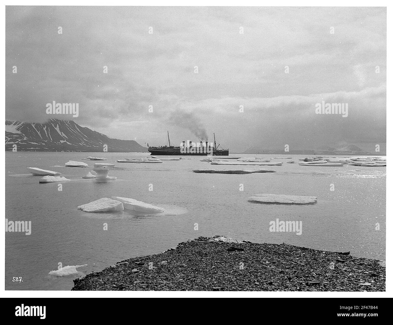 Isafiordo, Islanda. Hochsee passeggero a vapore 'Viktoria Luise' nel ghiaccio guida sul Isafiordo Foto Stock
