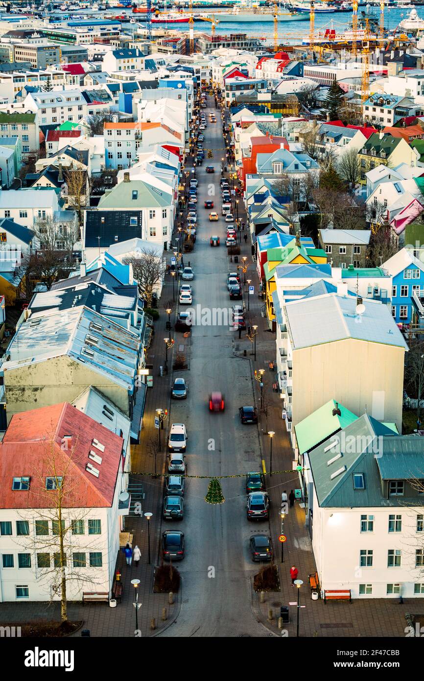 Vista aerea di via Skolavordustigur nel centro di Reykjavik. Foto Stock
