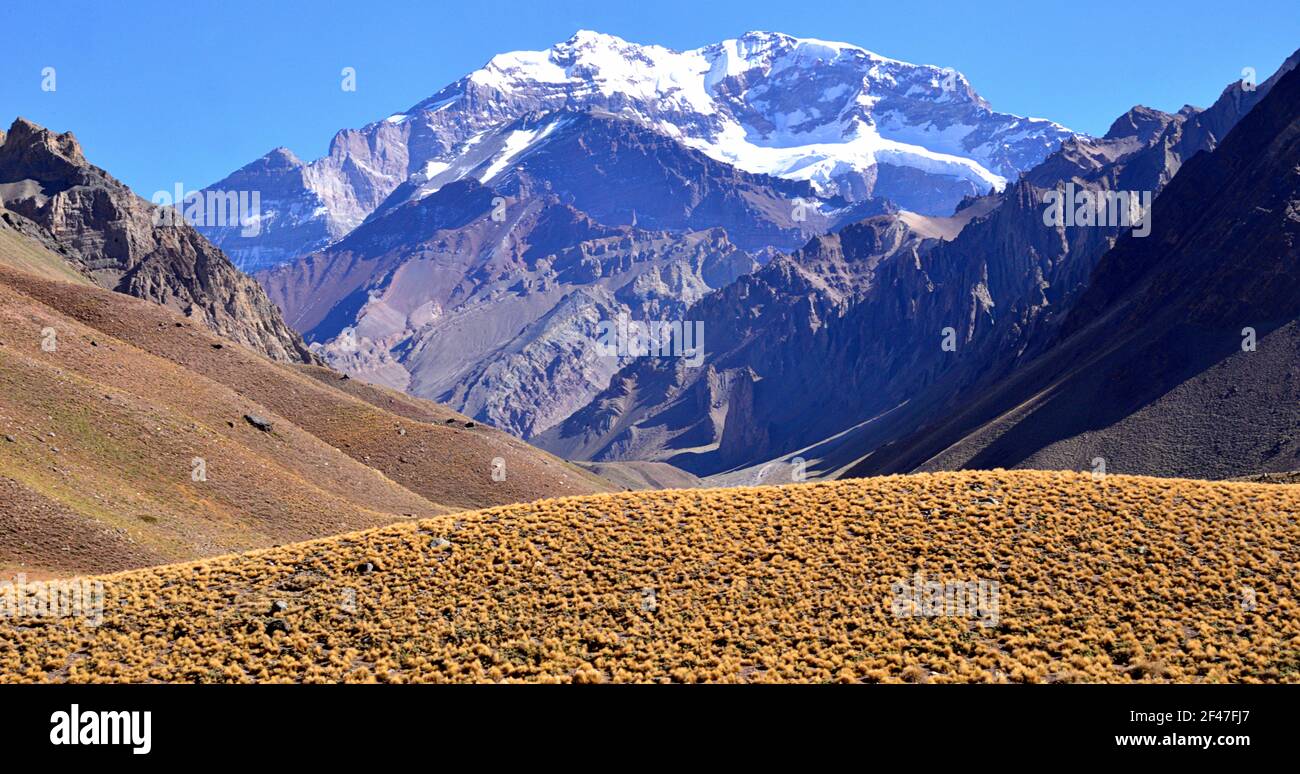 ARGENTINA Aconcagua Provincial Park si trova nella provincia di Mendoza in Argentina. La catena montuosa delle Ande attira tutti i tipi di amanti del brivido Foto Stock
