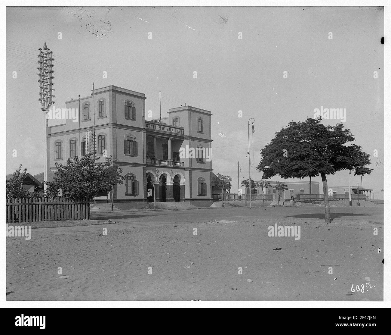 Ismailia. Stazione ferroviaria. Edificio della reception. Pagina della città Foto Stock