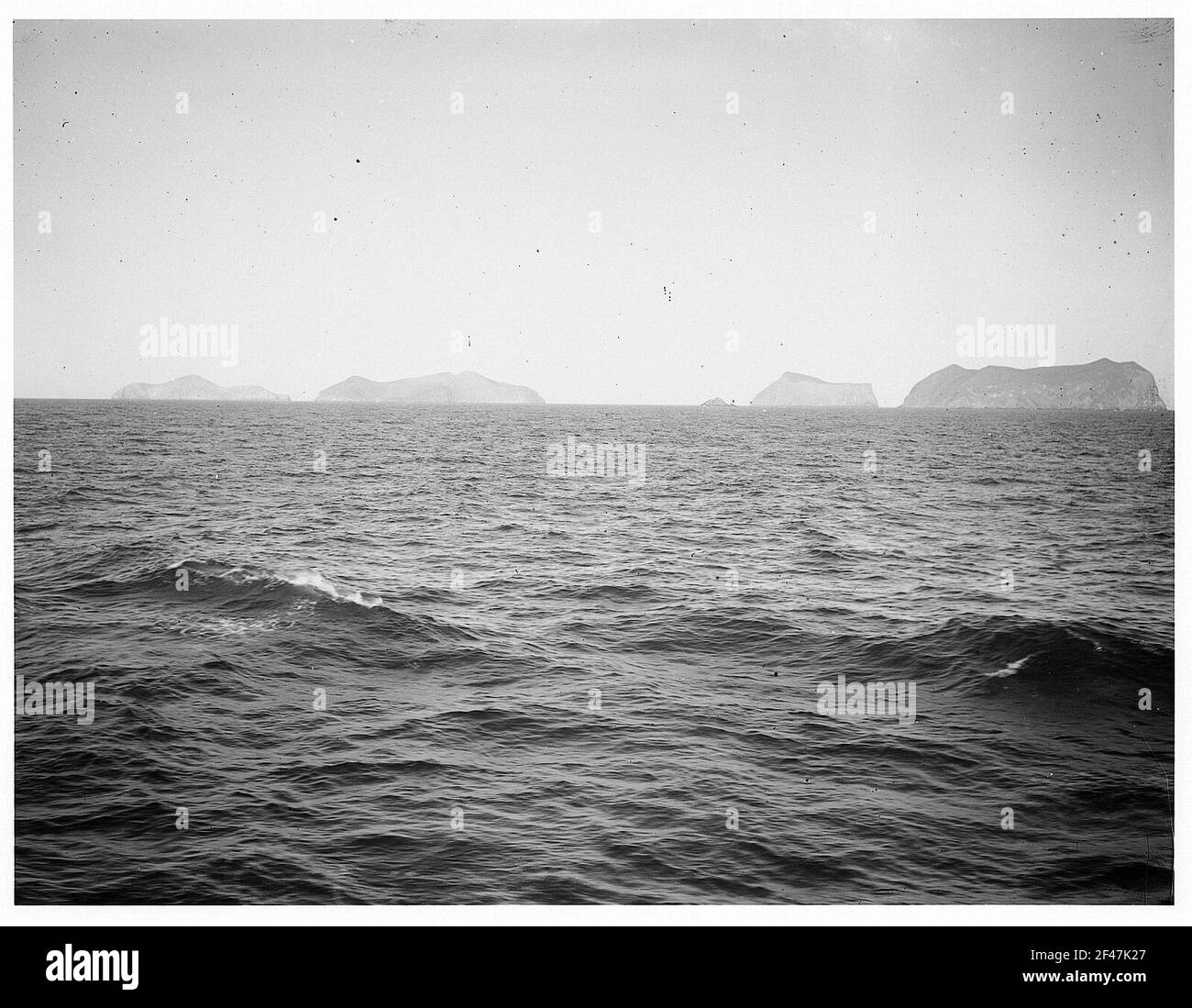 Isole di fronte ad una costa (probabilmente Egitto, forse Abu al ASI) Foto Stock
