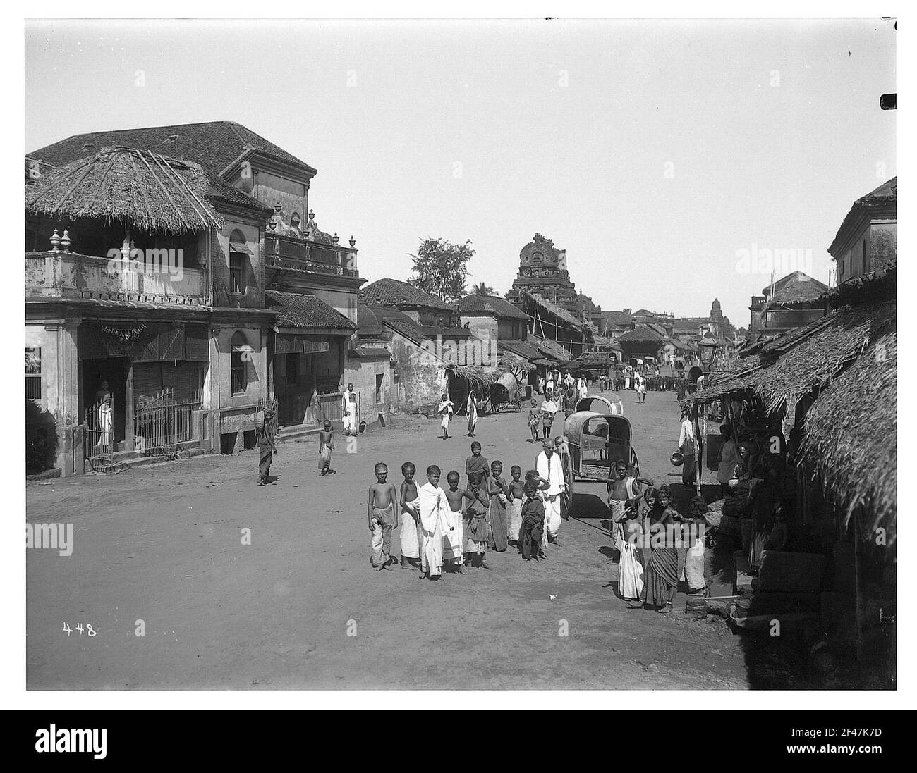 Colombo (Sri Lanka). Strada con bambini nativi Foto Stock