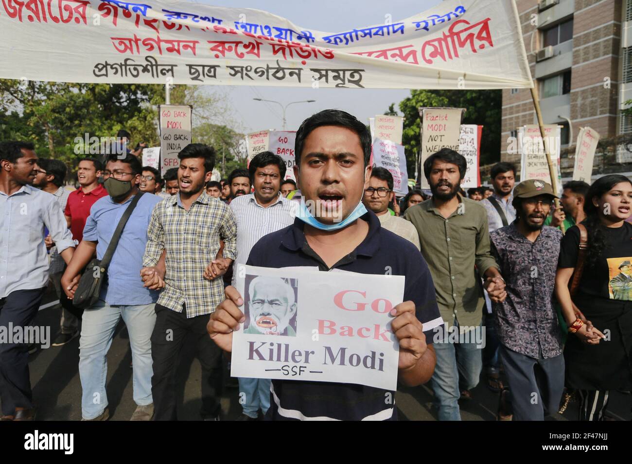 Dhaka, Bangladesh. 19 marzo 2021. Le organizzazioni studentesche di sinistra si riuniscono in un raduno per protestare contro la visita del primo ministro indiano Narendra modi in Bangladesh prevista per il 26 marzo, per unirsi alle celebrazioni che segnano il giubileo d'oro dell'indipendenza del paese, a Dhaka, Bangladesh, il 19 marzo 2021. Foto di Suvra Kanti Das/ABACAPRESS.COM Credit: Abaca Press/Alamy Live News Foto Stock