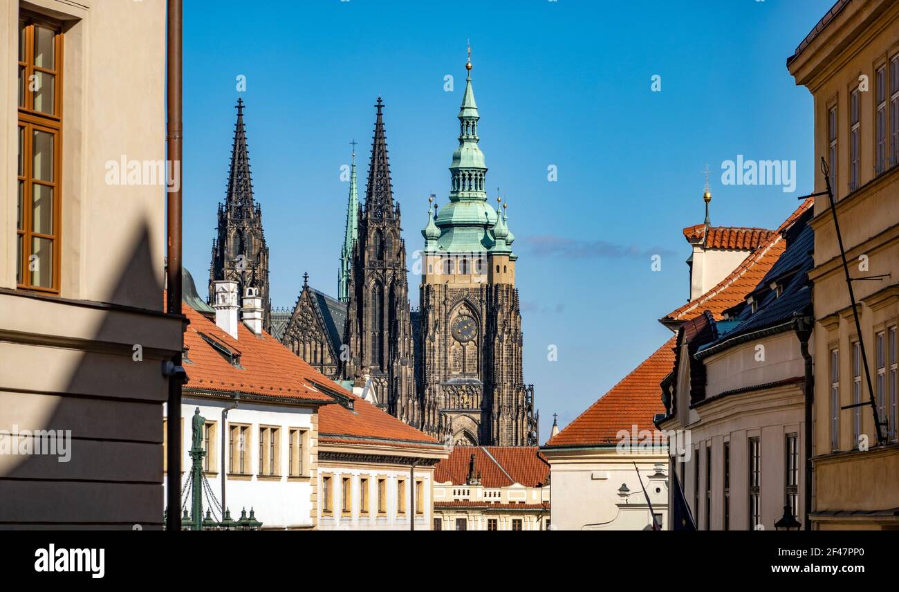 Castello di Praga con st. Cattedrale di Vitus - vista dal lato ovest, Repubblica Ceca, Europa Foto Stock