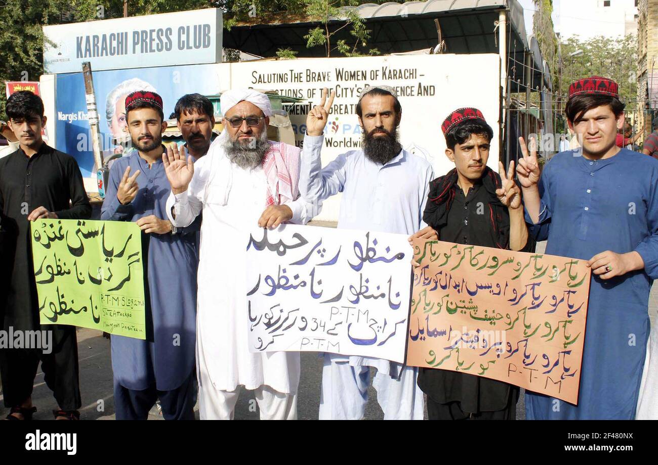 Pakistan. 19 marzo 2021: Gli attivisti del movimento Pashtun Tahafuz (PTM) stanno organizzando una manifestazione di protesta per la liberazione di Sarwar Kakar, presso il club stampa di Karachi venerdì 19 marzo 2021. Credit: Asianet-Pakistan/Alamy Live News Foto Stock