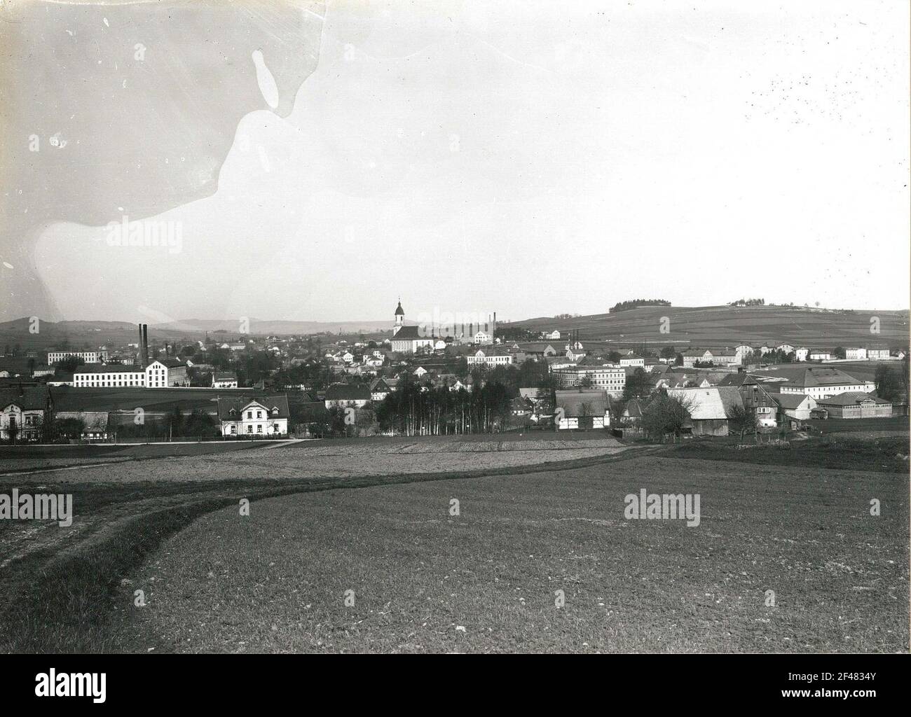 Seifhennersdorf. Ortsansicht contro quetsche e Windmühlenberg. Vista dal laghetto dell'ospedale a nord-ovest Foto Stock