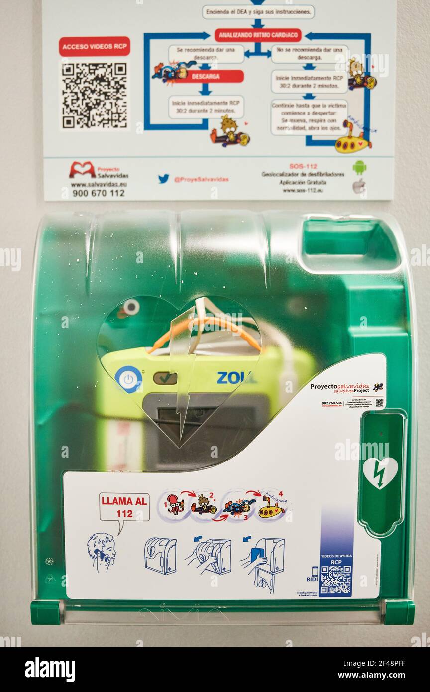 Defibrilatore e apparecchiatura di pronto soccorso Foto Stock