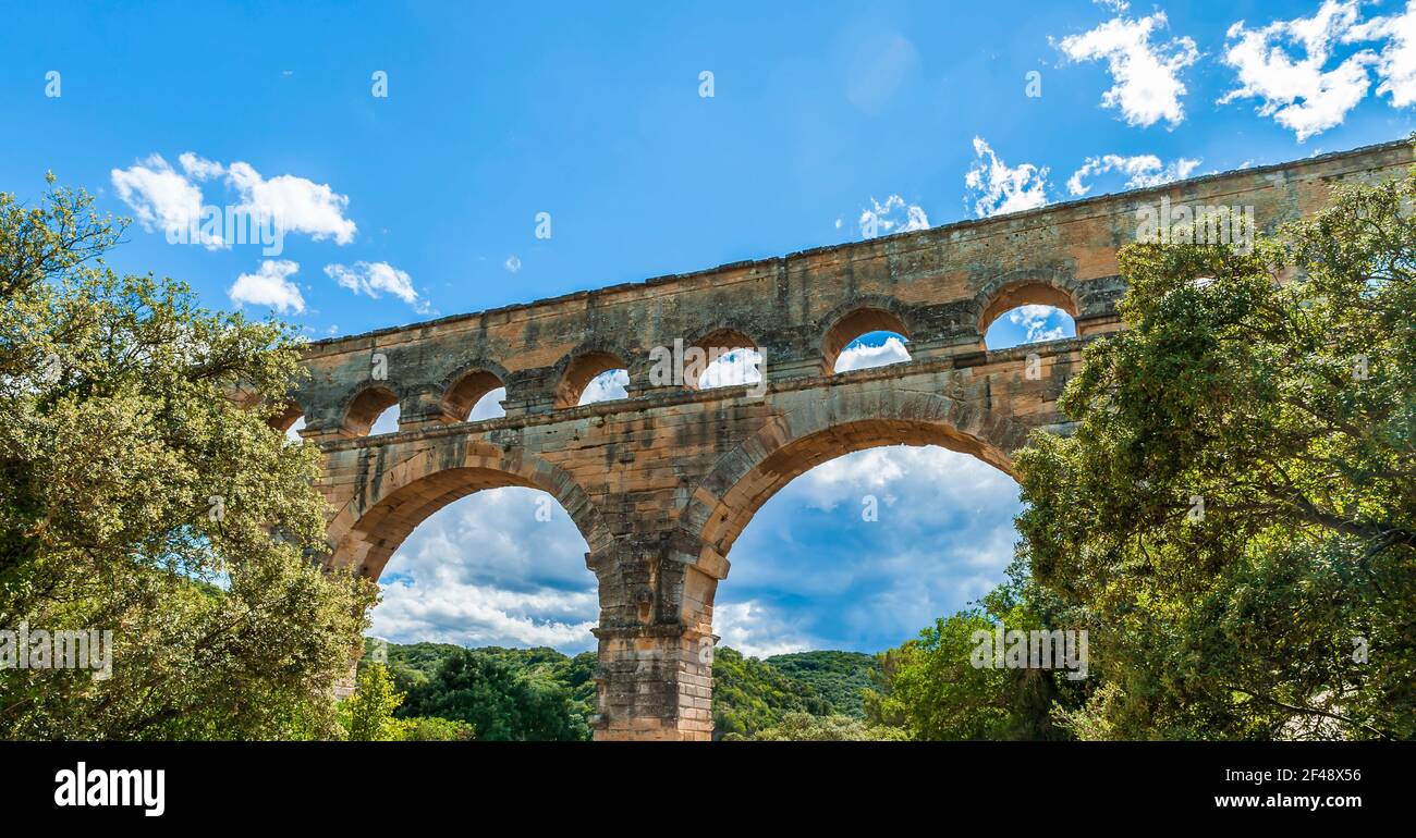 L'acquedotto più alto dell'epoca romana, il Pont du Gard, in Occitanie, Francia Foto Stock