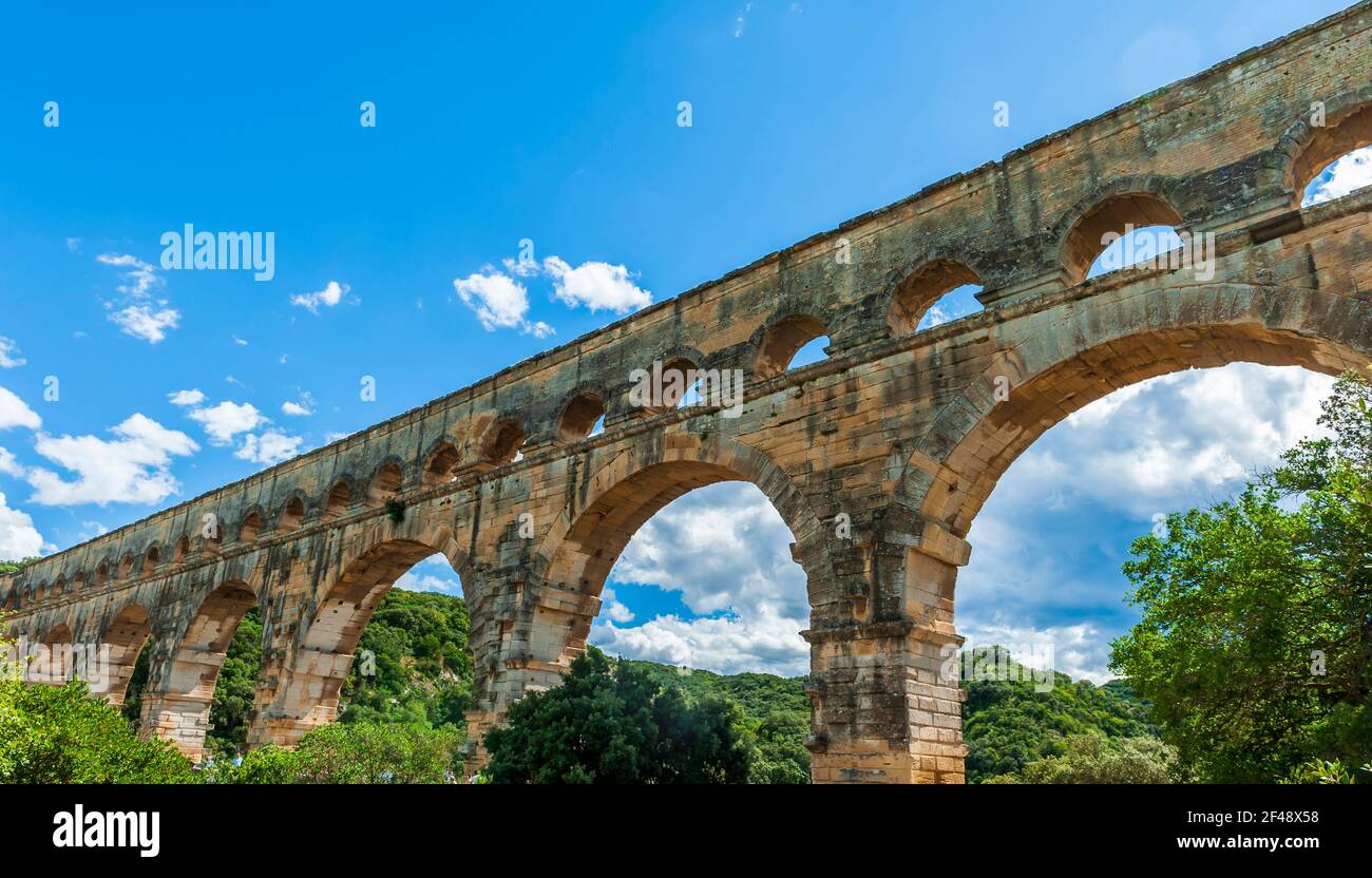 L'acquedotto più alto dell'epoca romana, il Pont du Gard, in Occitanie, Francia Foto Stock