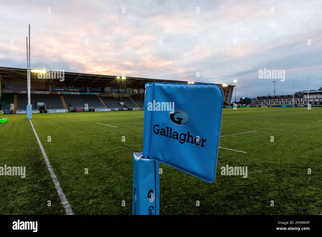 Newcastle, Regno Unito. 14 Marzo 2021. NEWCASTLE UPON TYNE, INGHILTERRA. 19 MARZO una vista della bandiera d'angolo che guarda verso il West Stand a Kingston Park in una piacevole serata prima del Gallagher Premiership match tra Newcastle Falcons e Wasps a Kingston Park, Newcastle venerdì 19 Marzo 2021. (Credit: Chris Lishman | MI News) Credit: MI News & Sport /Alamy Live News Foto Stock