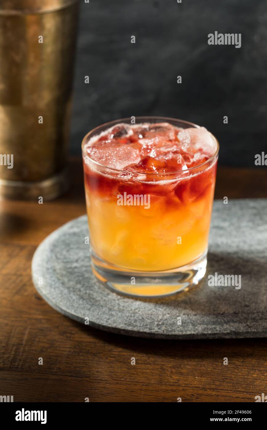 Cocktail Boozy Port New York Sour con Bourbon Foto Stock