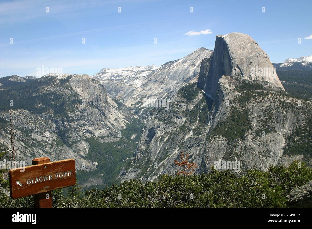 Majestic Half Dome nel Parco Nazionale di Yosemite, California, Stati Uniti Foto Stock