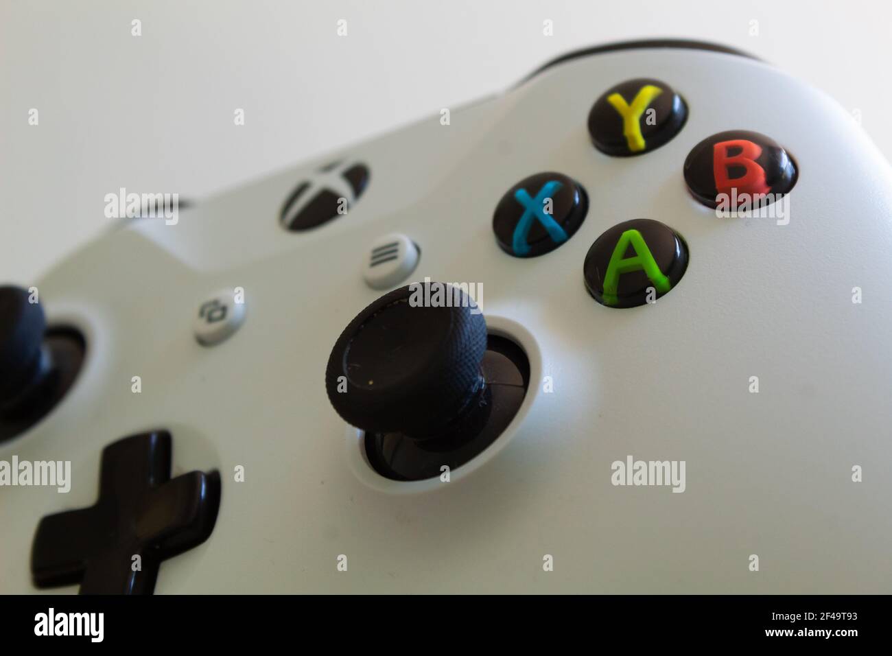 Redmond, Washington, Stati Uniti - Marzo 17 2021: La tendenza di controllo di Xbox nella crescita degli utenti di videogiochi Foto Stock