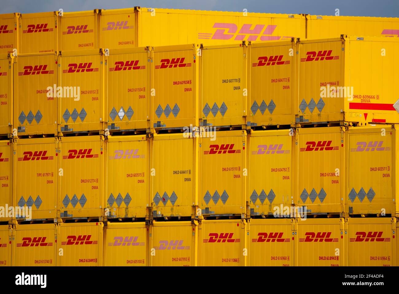 DHL, Deutsche Post, centro pacchi, magazzino per contenitori merci, Krefeld, NRW, Germania, Foto Stock