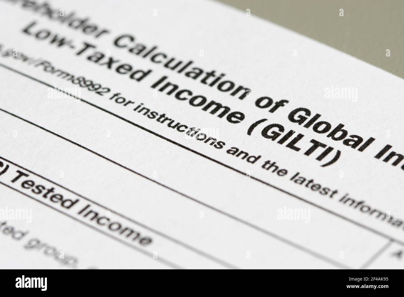 Closeup del titolo del modulo 8992, US Shareholder Calculation of Global intangibile Low-taxed Income (GILTI). Fuoco selettivo sulla parola GILTI. Foto Stock