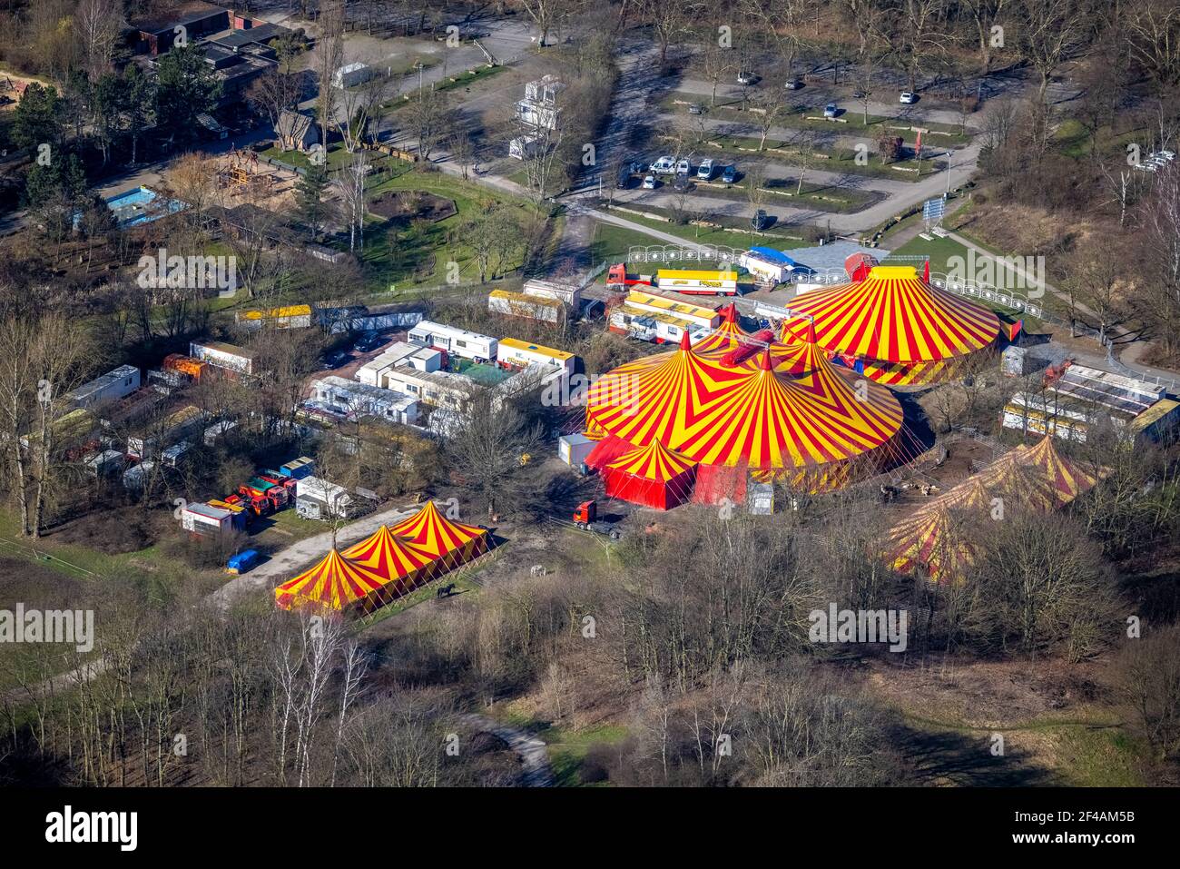 Vista aerea, tende circo a Revierpark Nienhausen, Feldmarkstraße, Feldmark, Gelsenkirchen, zona Ruhr, Nord Reno-Westfalia, Germania, DE, Europa, l Foto Stock