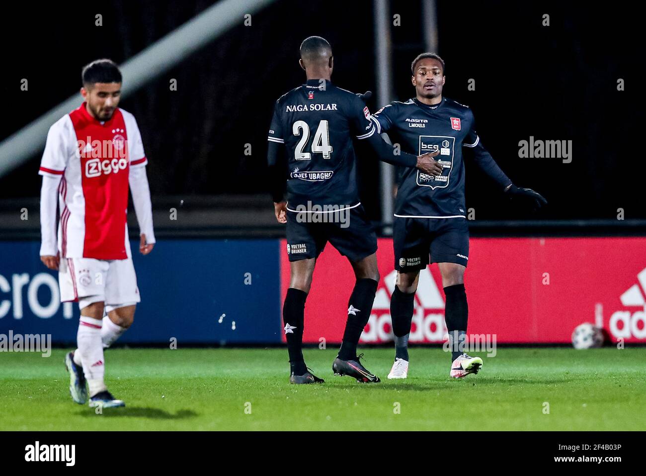 AMSTERDAM, PAESI BASSI - MARZO 19: Joy Lance Mickels di MVV Maastricht celebra il suo punteggio durante la partita olandese di Keukenkampioendivisie tra Ajax Foto Stock