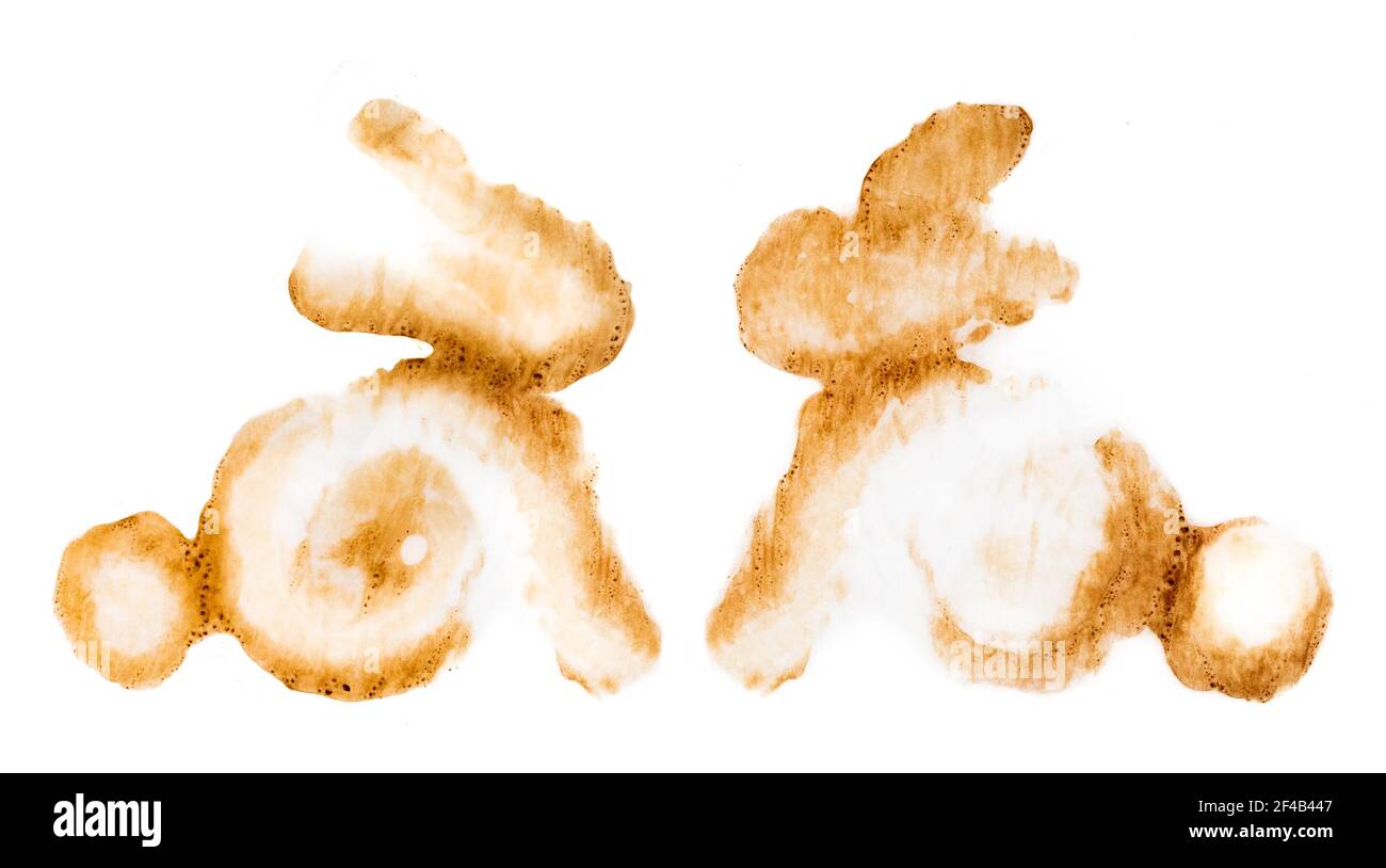 Due silhouette di coniglio acquerello rivolte l'una verso l'altra. Immagine astratta del bunny o della macchia di caffè. Uovo lavaggio coniglietto pasquale avanzi su parchm Foto Stock