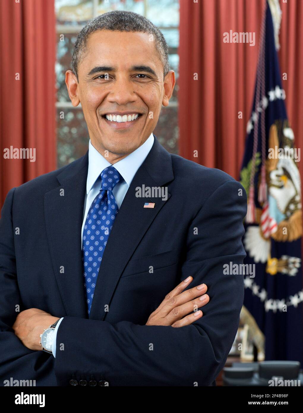 Il presidente Barack Obama è fotografato durante un ritratto presidenziale seduto per una foto ufficiale nell'Ufficio ovale 6 dicembre 2012. Foto Stock