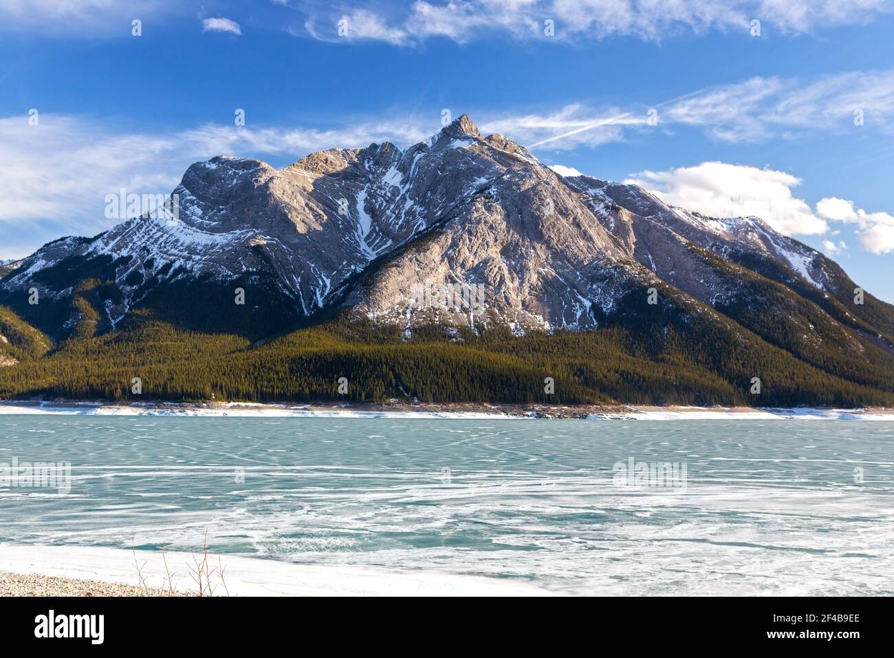 Mount Michener, Montagne Rocciose, ghiacciate, copre le colline del lago Abraham, Alberta. Escursione al paesaggio delle Montagne Rocciose canadesi Foto Stock
