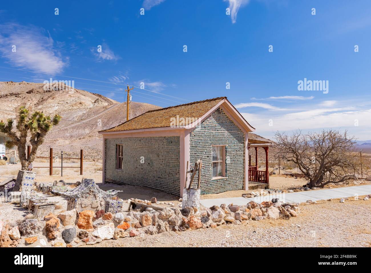 Vista soleggiata della bottiglietta di Tom Kellys a Beatty, Nevada Foto Stock