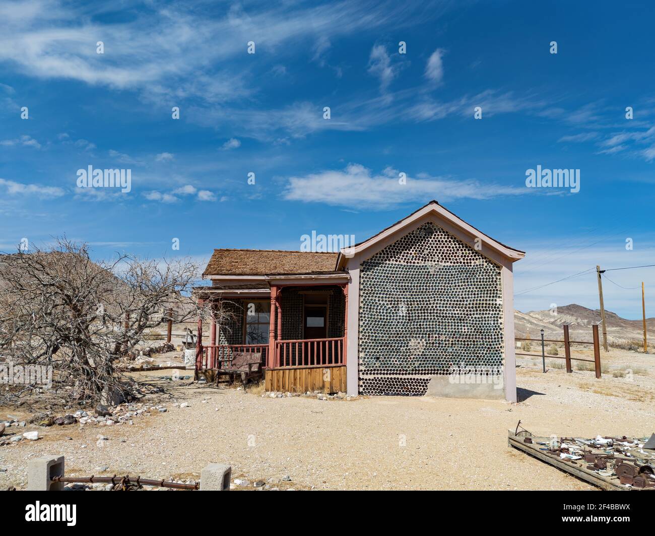 Vista soleggiata della bottiglietta di Tom Kellys a Beatty, Nevada Foto Stock