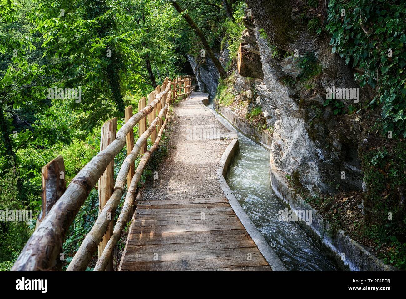 Sentiero escursionistico in Alto Adige (Waalweg) Foto Stock