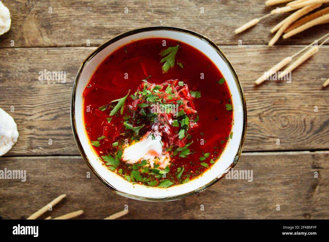 Cucina nazionale russa zuppa di barbabietole rosse borsch Foto Stock