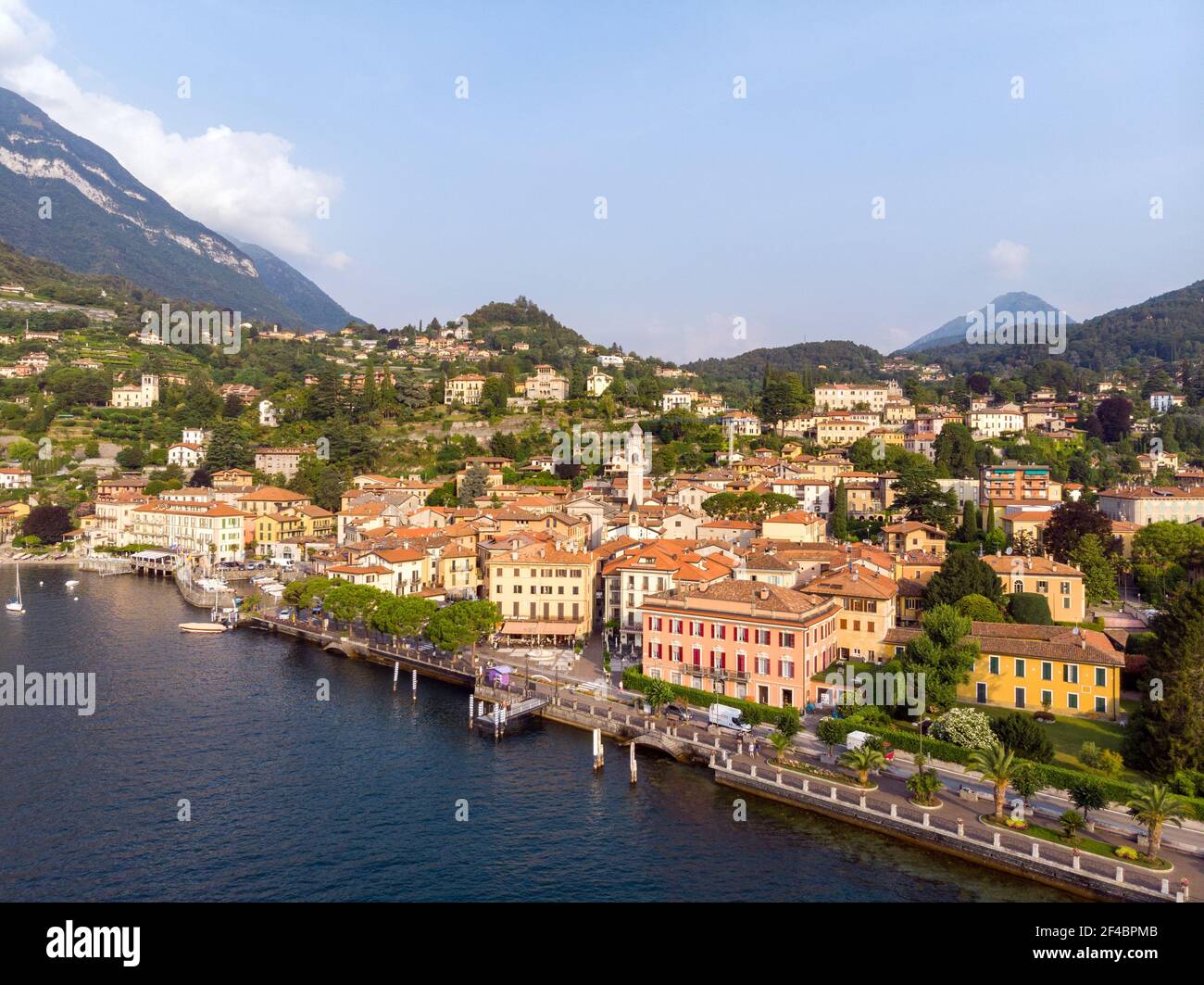 Splendida vista aerea di Menaggio, Lago di Como, Italia Foto Stock