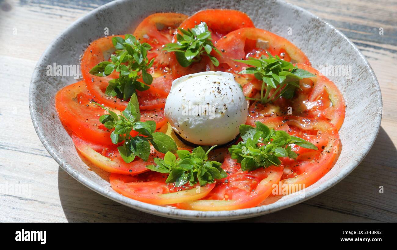 Pomodoro e mozzarella di bufala insalata Foto Stock