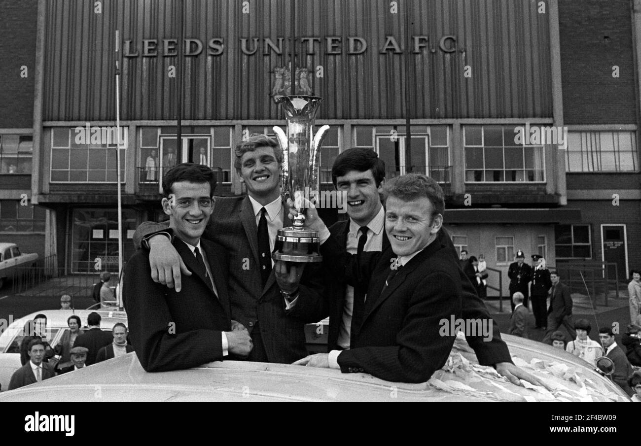 File photo datato 12-09-1968 di Leeds United (sinistra-destra) Terry Hibbitt, Gary Sprake, Peter Lorimer e Billy Bremner con la Inter-Cities Fairs Cup. Data di emissione: Sabato 20 marzo 2021. Foto Stock