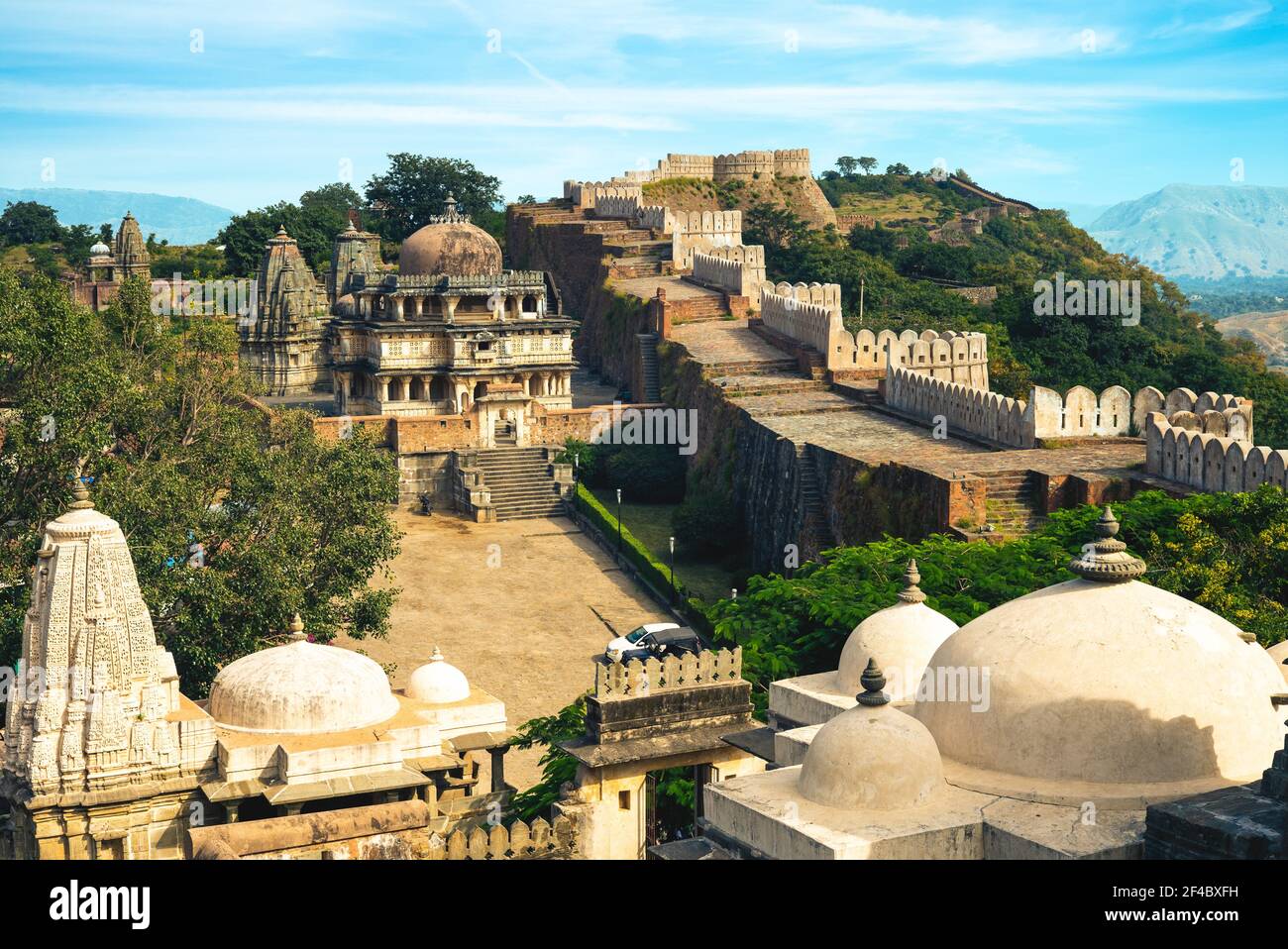 Vista aerea di una porzione del muro di Kumbhalgarh in rajasthan, india Foto Stock