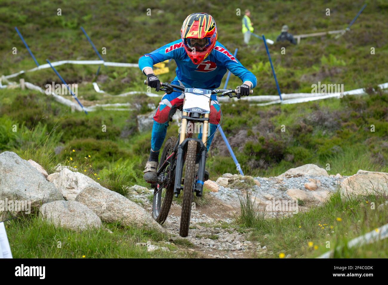 Questa foto è stata scattata durante una corsa in discesa in mountain bike in Scozia. Foto Stock