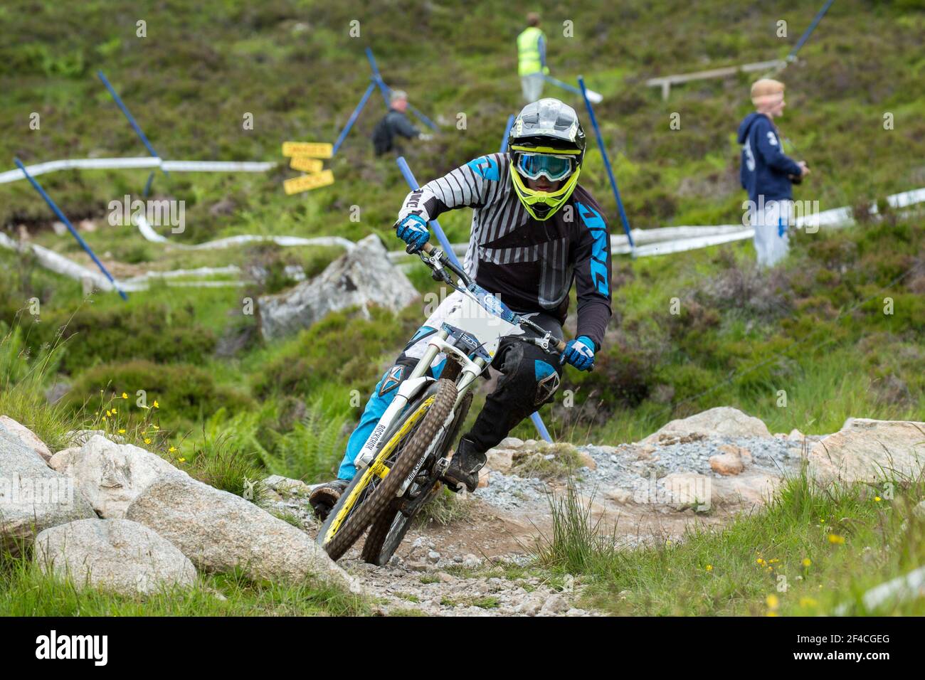 Questa foto è stata scattata durante una corsa in discesa in mountain bike in Scozia. Foto Stock