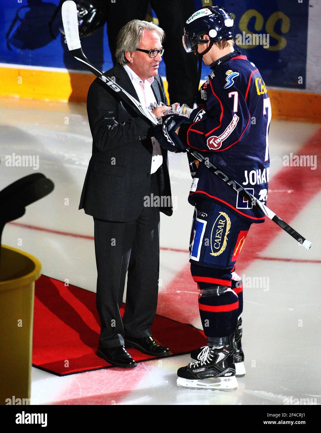 A destra: Magnus 'Mange' Johansson nel club di hockey di Linköping, Linköping HC, LHC. Foto Stock