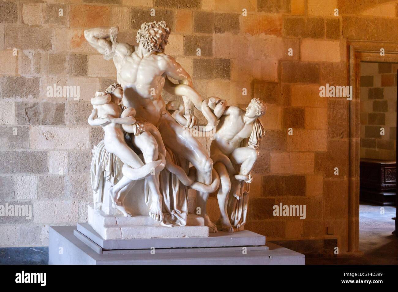 Laocoön e i suoi figli, una statua del sacerdote di Troia e dei suoi figli Antiphantes e Thymbraeus, attaccati da serpenti marini. Come si vede a Rodi, Grecia. Foto Stock