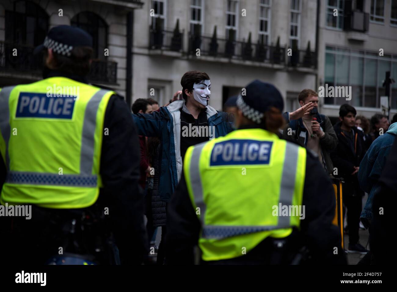Londra, Regno Unito, 20 marzo 2021, manifestanti che manifestano le restrizioni di Lockdown di Coronavirus, sfidando il credito della polizia metropolitana: Loredana Sangiuliano/Alamy Live News Foto Stock