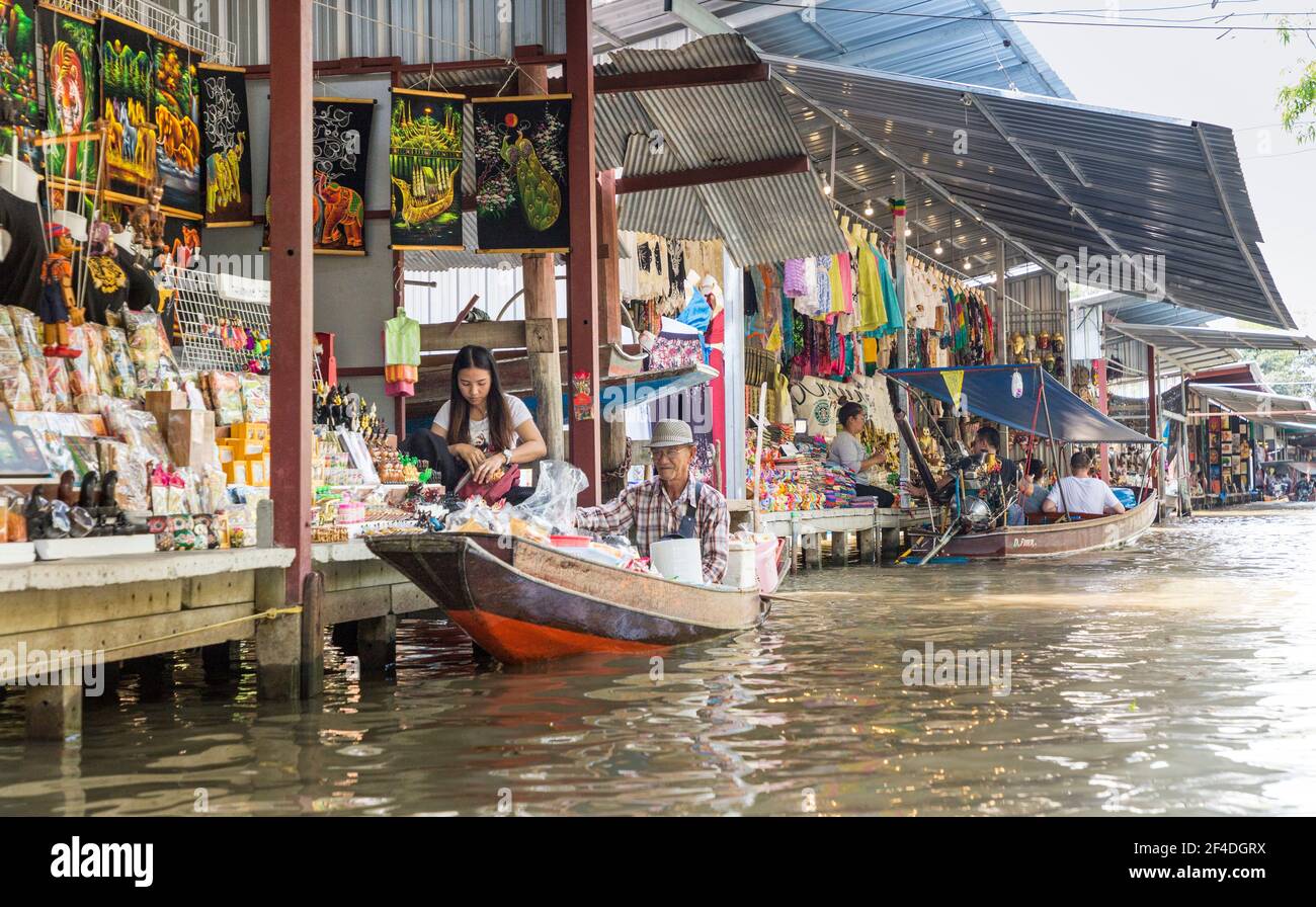 Tha Kha Mercato Galleggiante di Bangkok, Tailandia Foto Stock