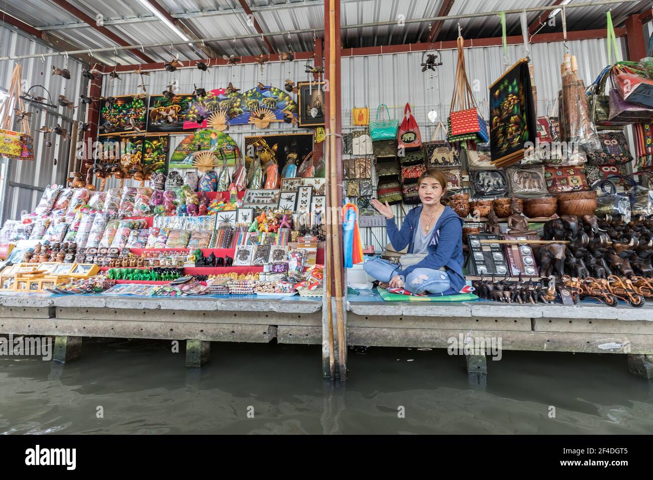 Tha Kha Mercato Galleggiante di Bangkok, Tailandia Foto Stock