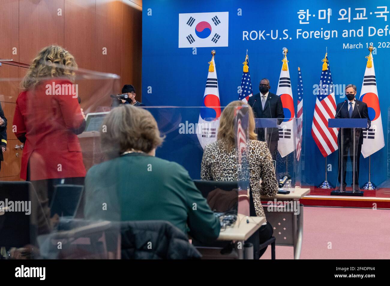 Il Segretario di Stato statunitense Antony Blinken, di destra, e il Segretario della Difesa Lloyd Austin durante una conferenza stampa congiunta con il Ministro degli Esteri coreano Chung EUI-yong e il Ministro della Difesa Suh Wook, 18 marzo 2021 a Seoul, Corea del Sud. Foto Stock