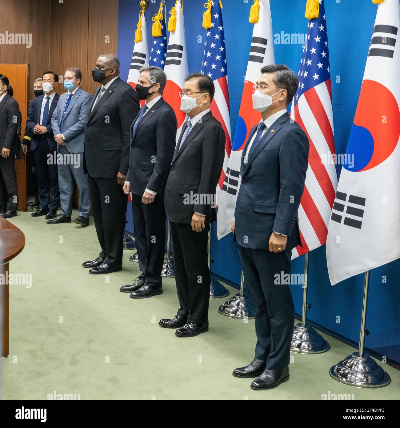 Il Segretario di Stato americano Antony Blinken e il Segretario della Difesa Lloyd Austin prima dell'inizio di un incontro 2+2 con il Ministro degli Esteri coreano Chung EUI-yong e il Ministro della Difesa Suh Wook il 18 marzo 2021 a Seoul, Corea del Sud. Foto Stock