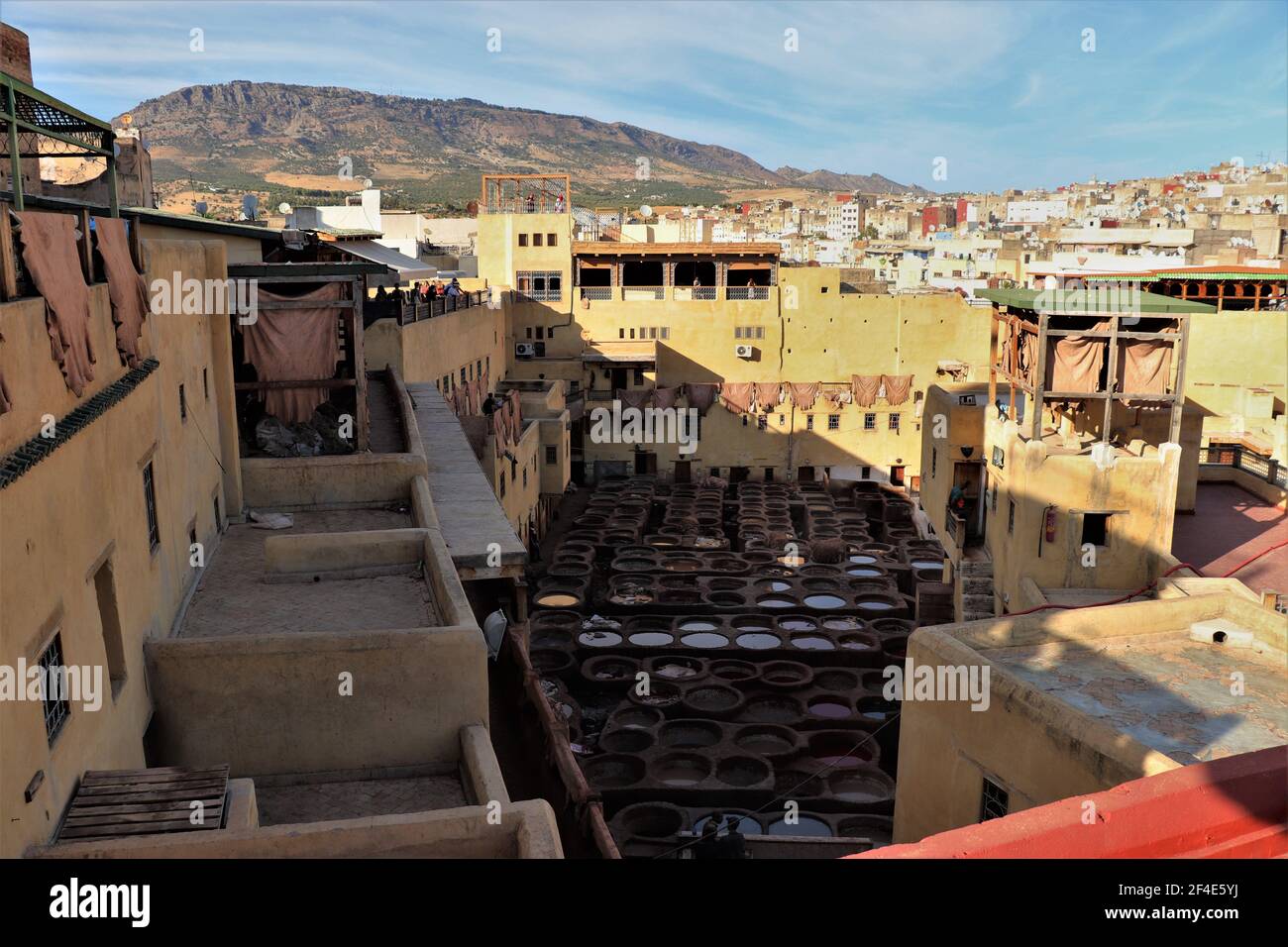 Le Tanneries in pelle nella Medina di Fes, Marocco Foto Stock